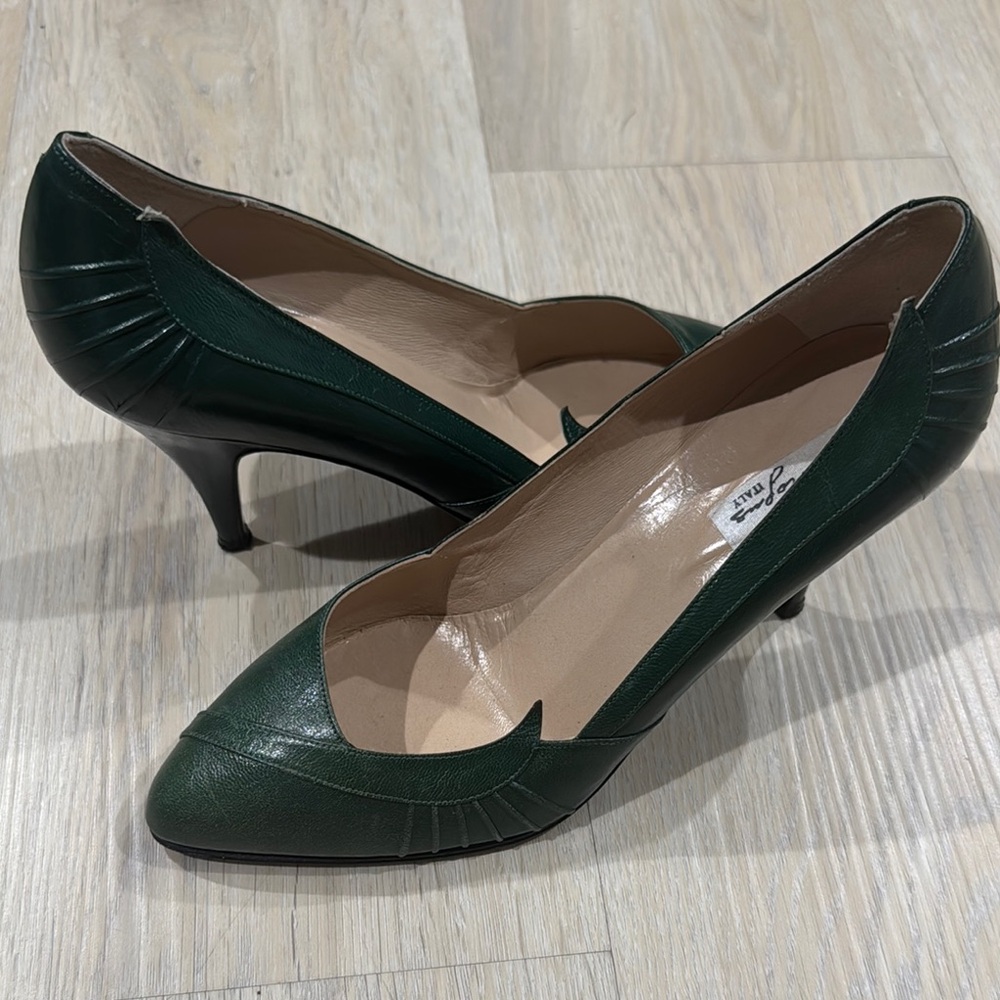 Elegant Green Leather Pumps